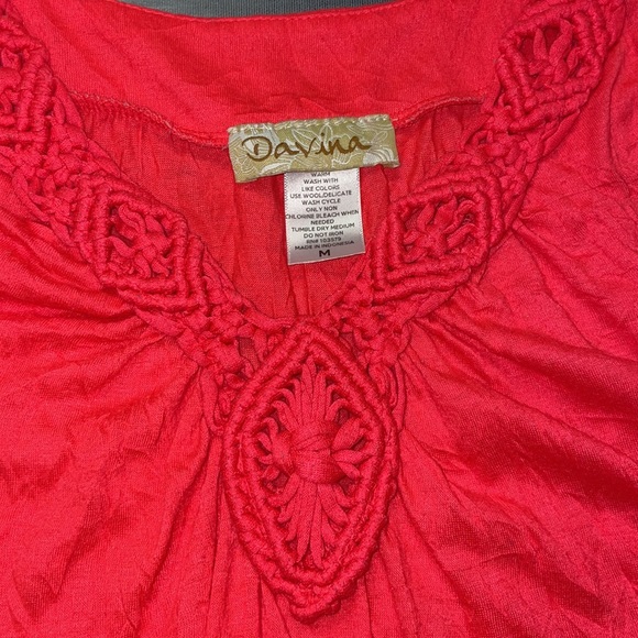 Coral color sleeveless top, size medium. Very pretty. - Picture 6 of 9